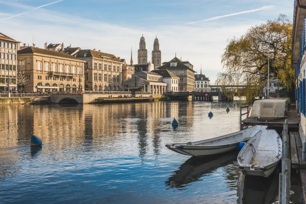 Zürich luxury chauffeur service with private driver – explore Bahnhofstrasse, Old Town, and Lake Zürich in comfort and style