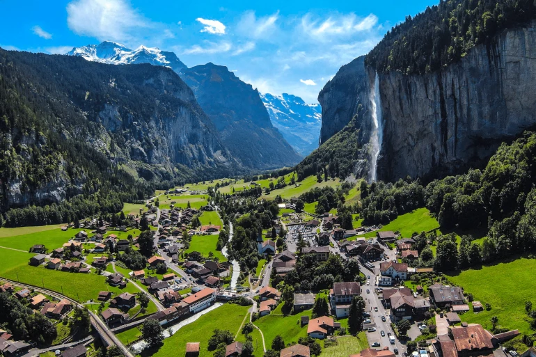 Lauterbrunnen Valley limousine service – private Swiss transfer to Alpine village with waterfalls and scenic peaks