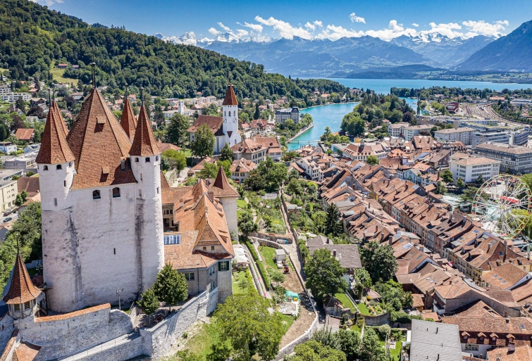 Chauffeur Thun – premium limousine service with Swiss driver to Lake Thun and Bernese Oberland