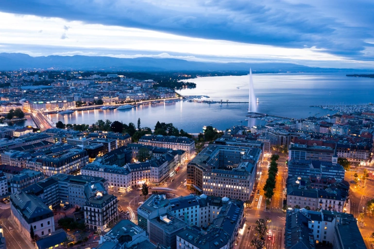 Geneva limousine service – private transfer in premium limousine by Swiss chauffeur in Lake Geneva city