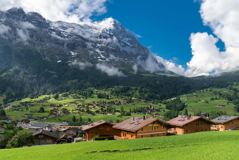 Grindelwald chauffeur service – private Swiss transfer to alpine hiking and ski resort in the Jungfrau region
