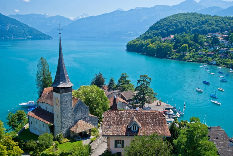 Spiez private transfers – premium limousine service to Lake Thun and Swiss Alpine routes