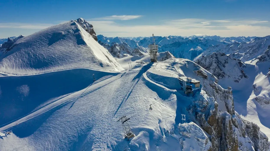 Titlis airport transfer – private Swiss chauffeur service to Mount Titlis with scenic alpine views